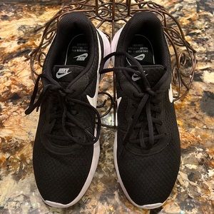 Nike Comfort Sole Black Woman’s Size 9.5